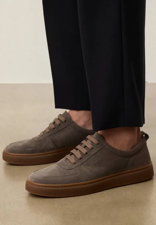 Тренеры из малдвина Kazar, Grey