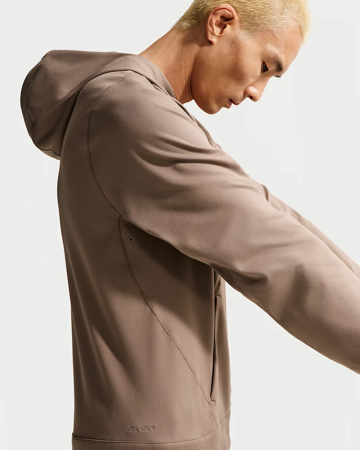 Мужская спортивная худи Nike Primary NanoKnit Dri-FIT с защитой от УФ, Mink Brown/Mink Brown — фото 2
