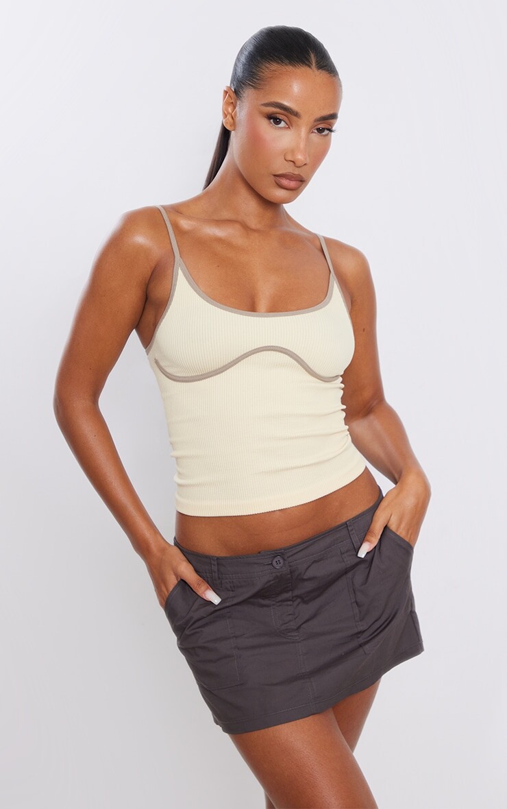 

PrettyLittleThing Кремовый длинный топ с окантовкой в ​​рубчик и бюстом