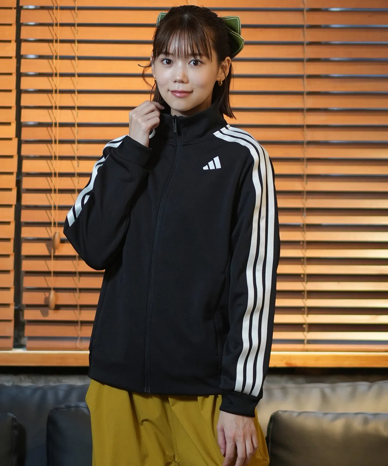 Куртка спортивная adidas W MH 3S Track Top, чёрно-белая — фото 3