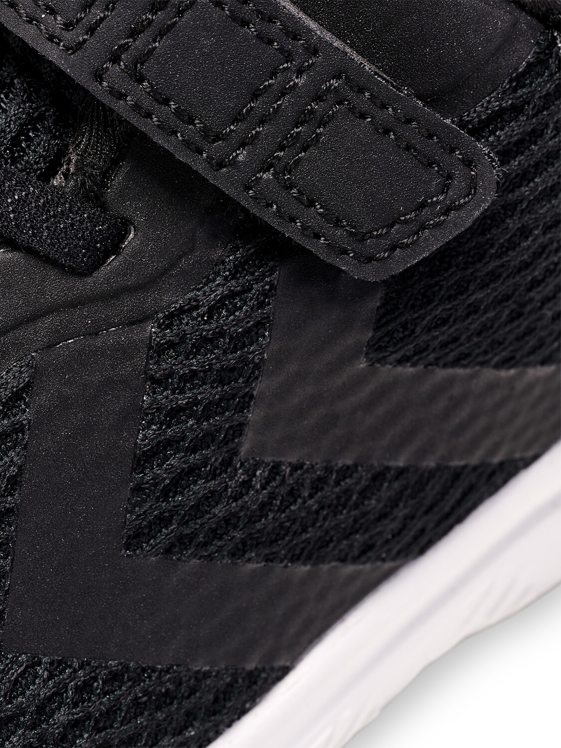 Низкие кроссовки Hummel Low Actus Tex Recycled Jr, черный — фото 3