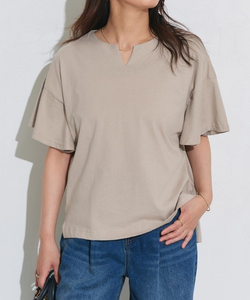 

Топ средней длины с расклешенными рукавами и вырезом-«замочной скважиной» Pierrot, песочно-бежевый