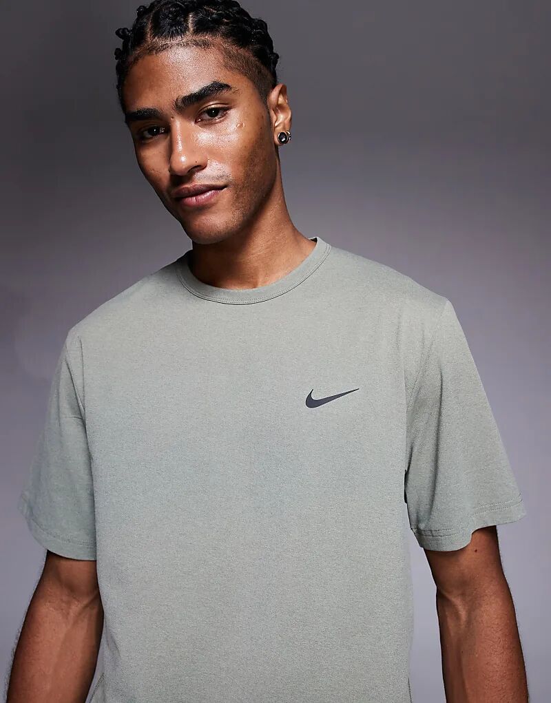

Футболка Nike Training Hyverse Dri-Fit цвета светло-хаки