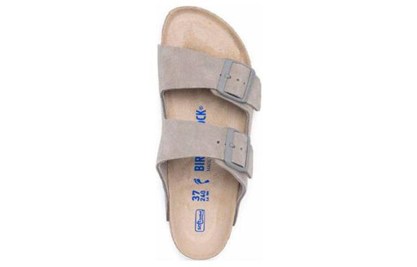 Тапочки arizona soft footbed suede leather narrow fit sandals 'stone coin' Birkenstock, бежевый — фото 3