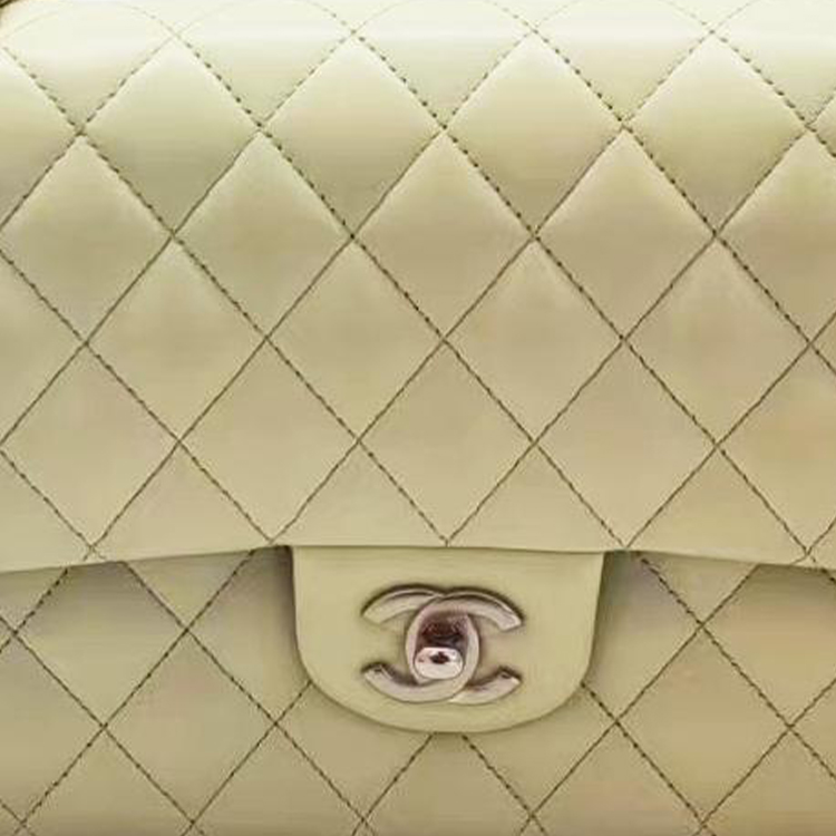 Классическая клатч-сумка на цепочке из ягненка среднего размера CHANEL — фото 3