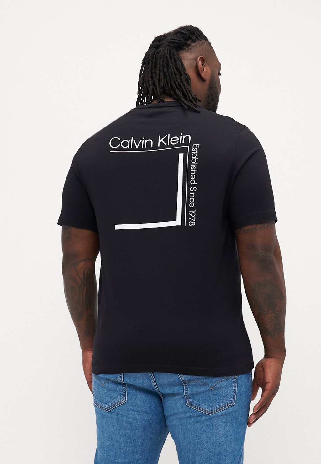 

Футболка с принтом LINEAR BOX LOGO Calvin Klein, черный