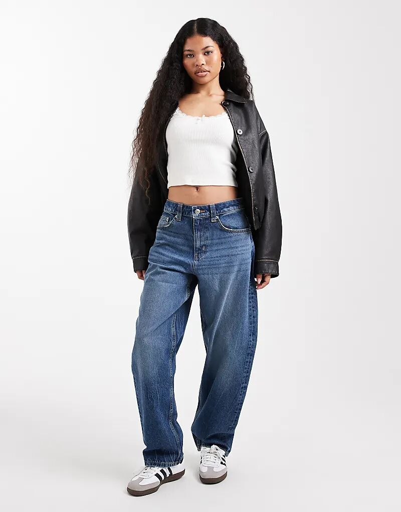 

Джинсы ASOS DESIGN Petite с зауженными штанинами средне-синего цвета