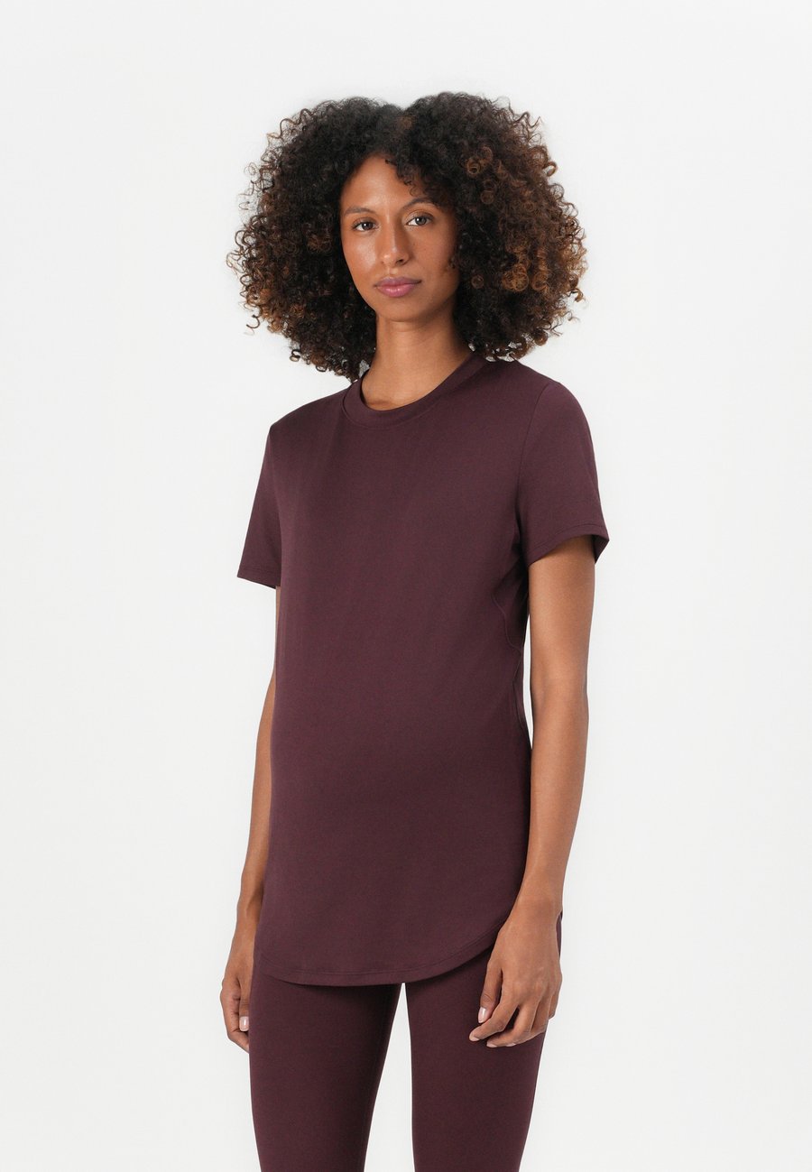 Футболка Nike Performance ONE, Burgundy Crush/Bordeaux