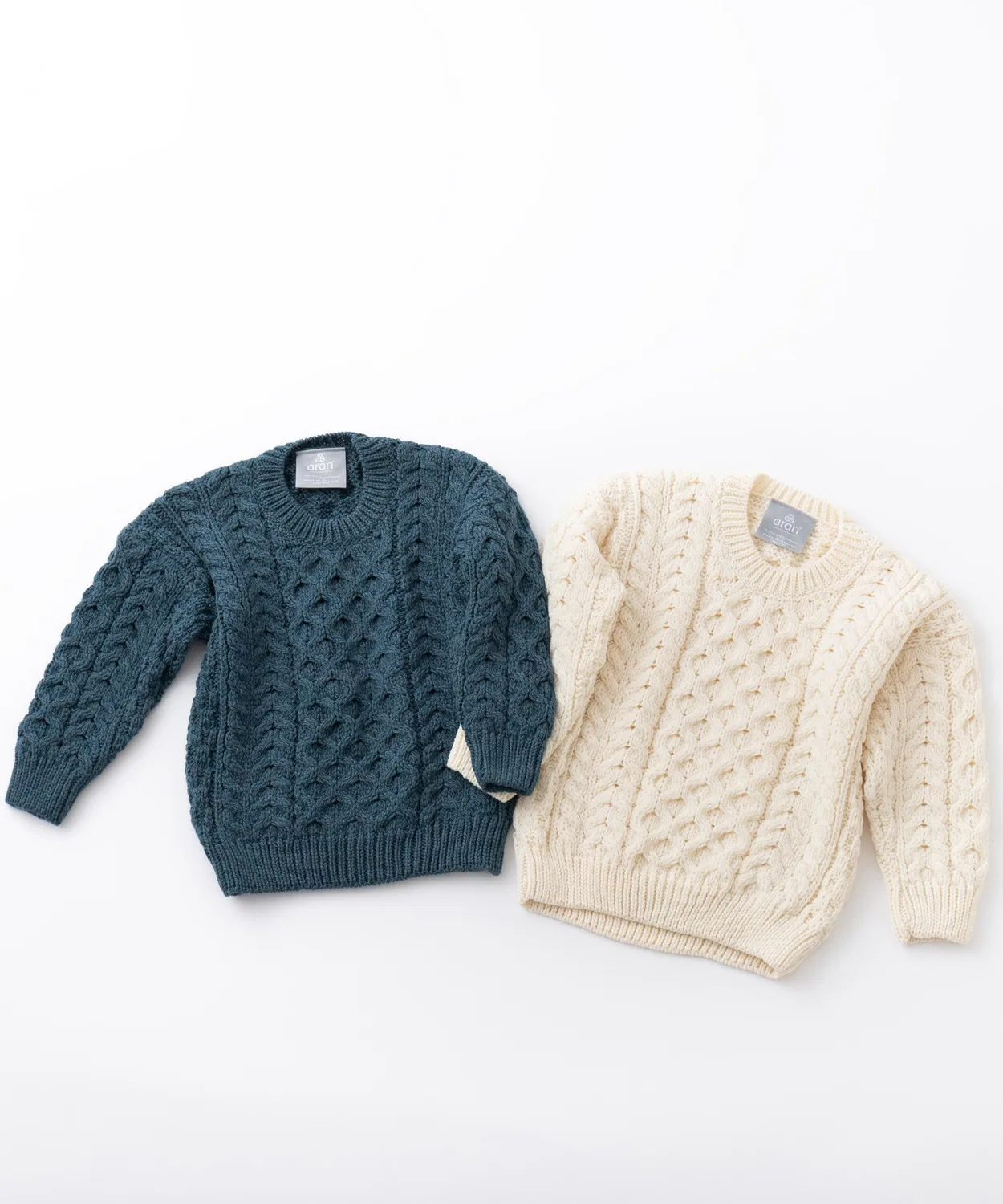 Свитер из супер-мягкой мериносовой шерсти, cable knit, бренд Aran Woolen Mills, цвет офф-вайт — фото 4