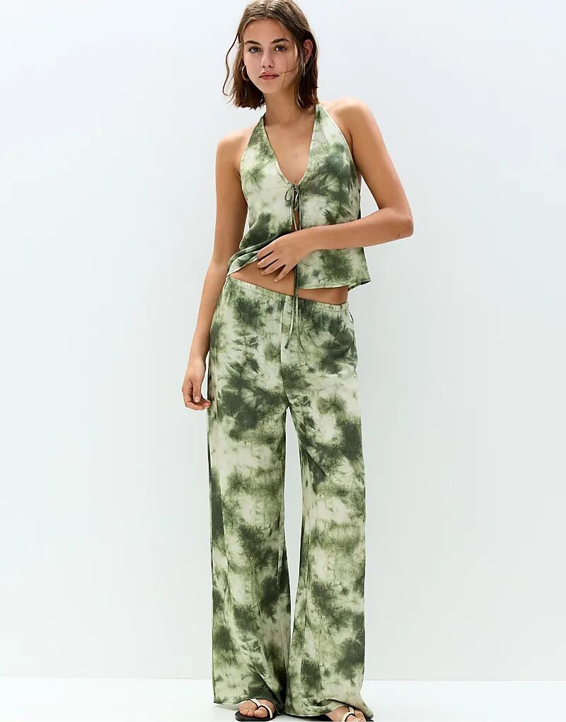 

Зеленые брюки с принтом Pull&Bear