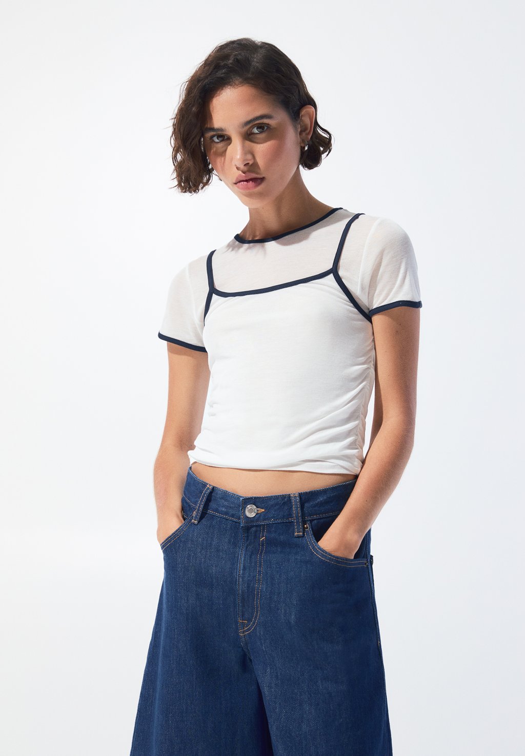 

Базовая футболка DOUBLE-LAYER WITH CONTRAST TRIMS - T-SHIRT PULL&BEAR, белый