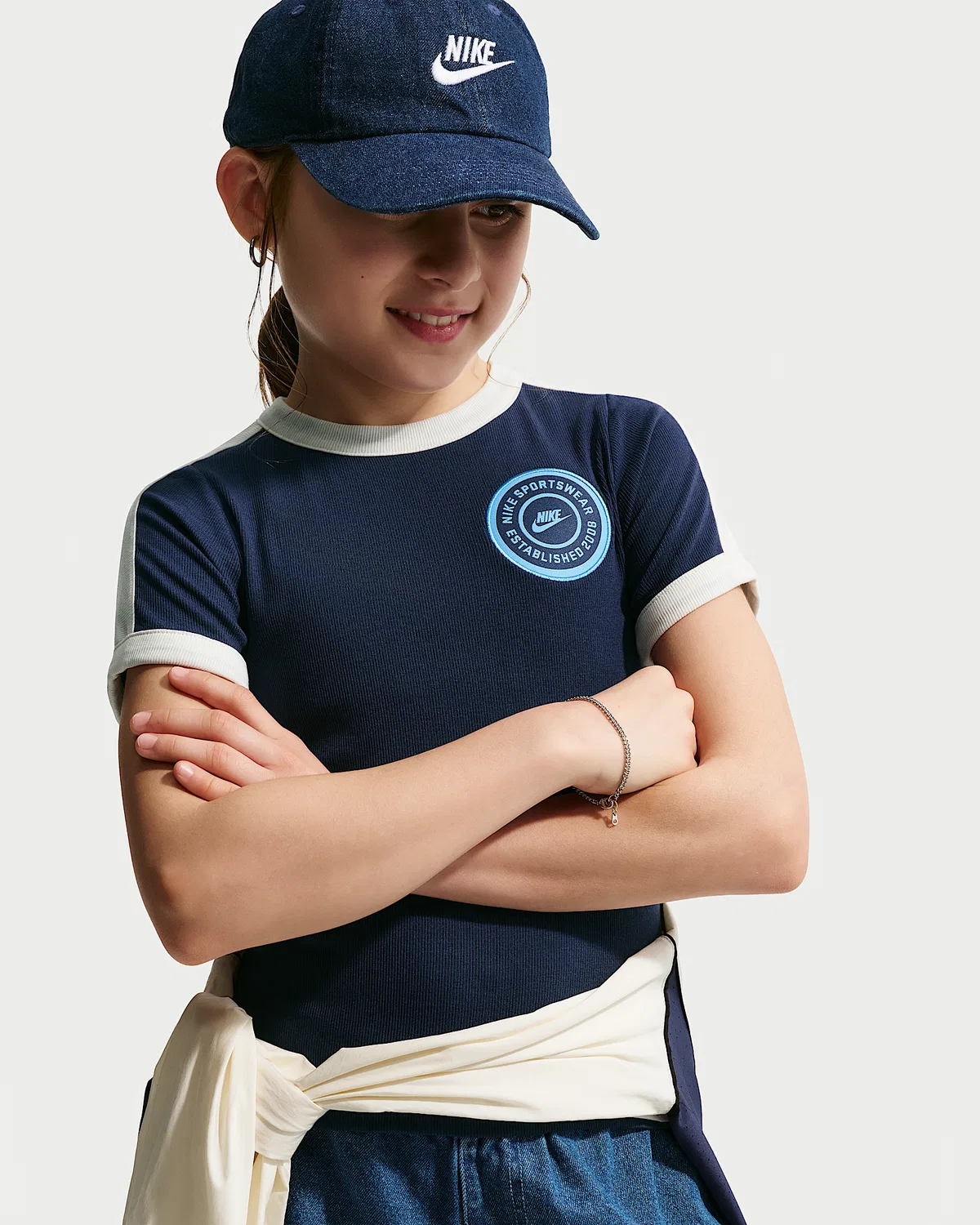 Детская (для девочек) футболка с коротким рукавом Nike Sportswear, Midnight Navy/Soft Pearl/Midnight Navy/University Blue — фото 3
