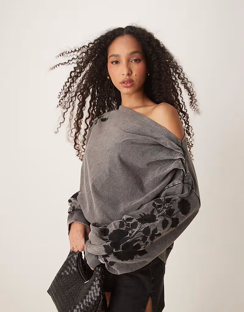 

Толстовка ASOS DESIGN с открытыми плечами и вышивкой, цвет: черный