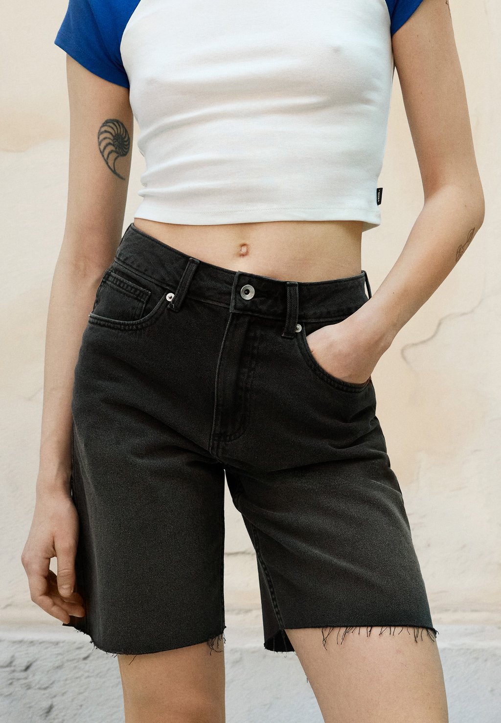 

Джинсовые шорты SIRELLE CUT-OFF JORTS Vans, черный
