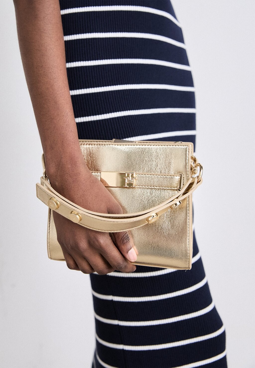 

Сумка HERITAGE MINI SATCHEL Tommy Hilfiger, золотой
