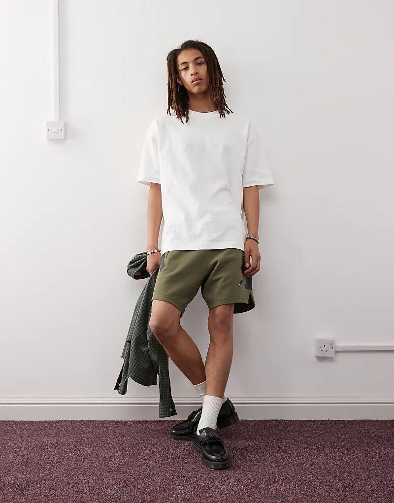 

Баскетбольные шорты Adidas Originals цвета хаки