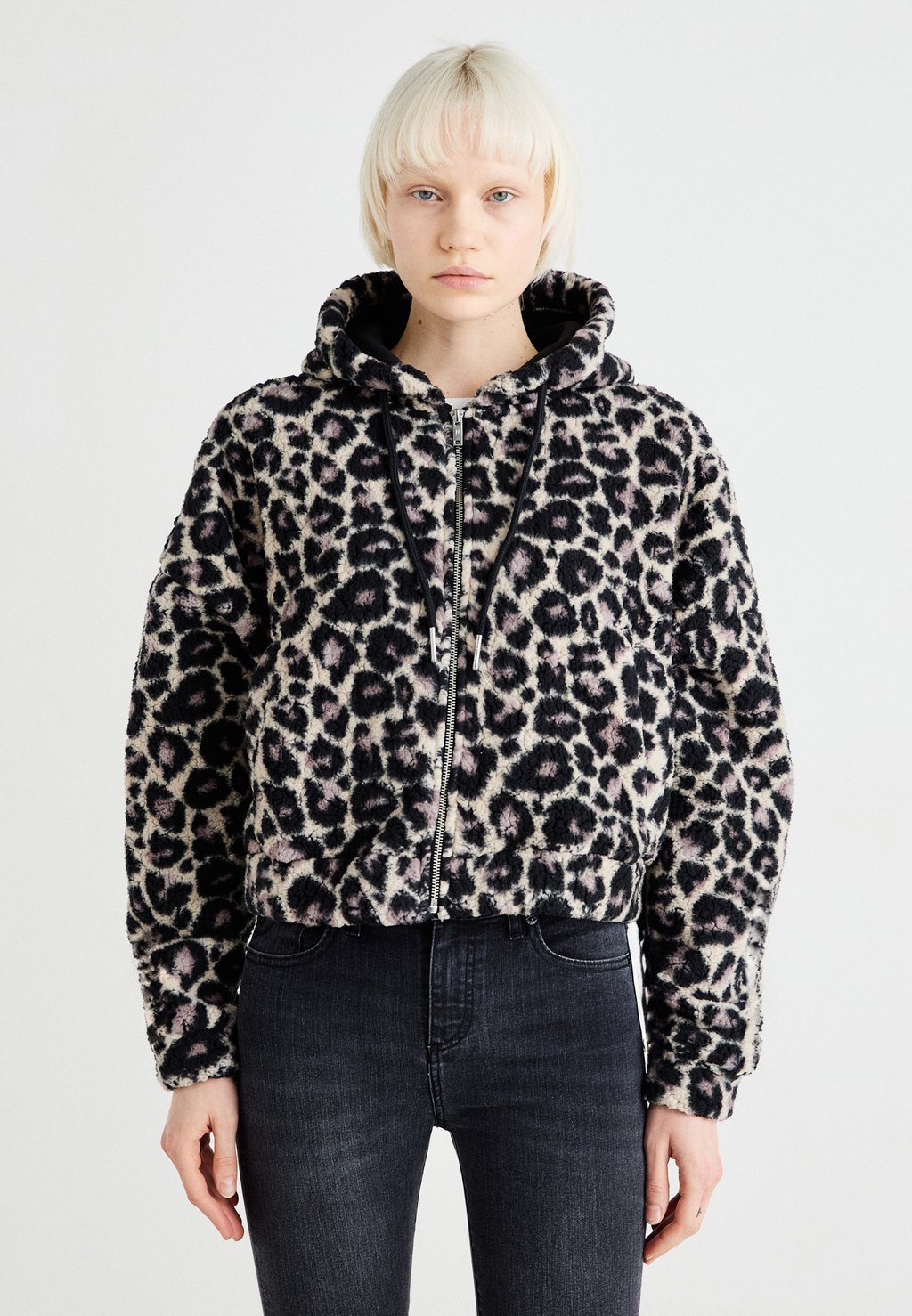 

Флисовая куртка NMCUDDLE CROP HOOD LEO JACKET Noisy May, слоновая кость