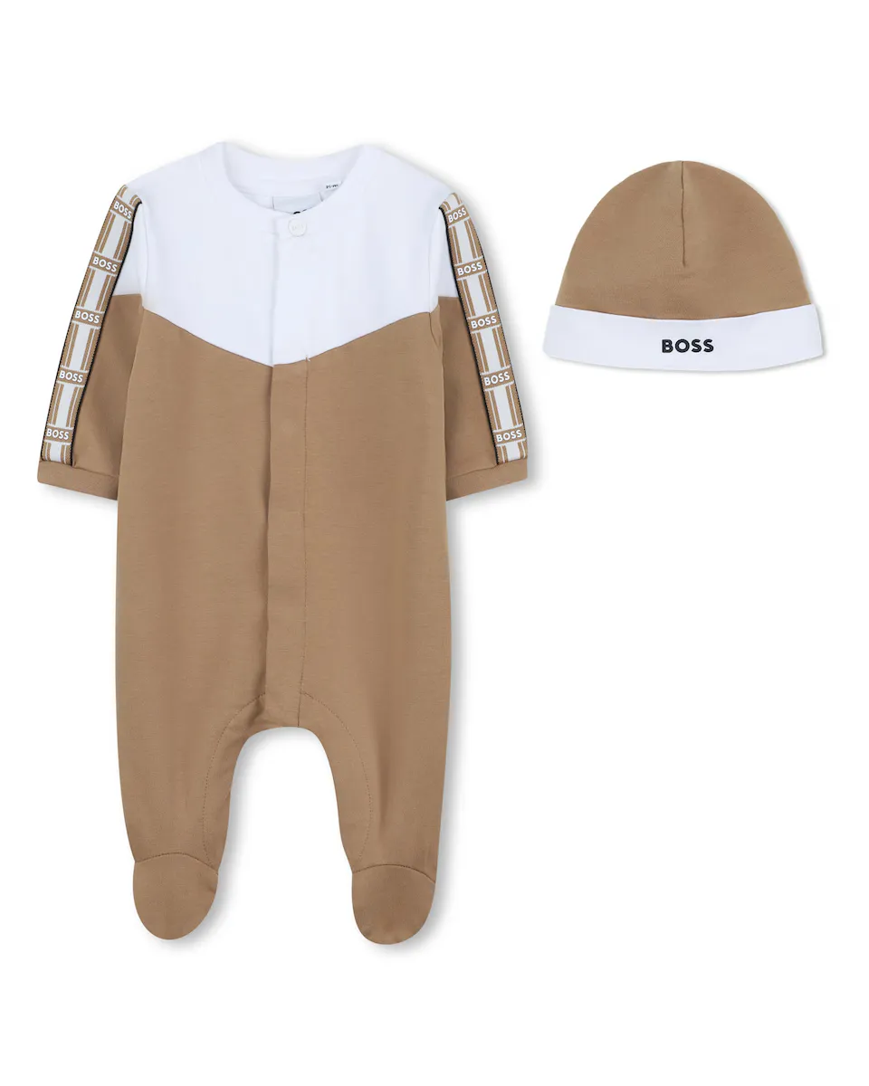 

Комплект для мальчика из подходящего комбинезона и шапки BOSS Kidswear, цвет Marrón claro