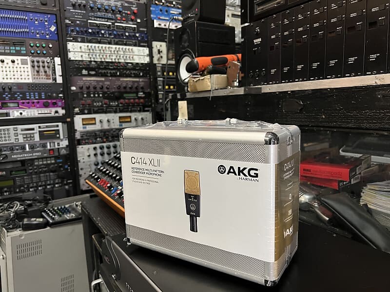 

Конденсаторный микрофон AKG C414 XLII Large Diaphragm Multipattern Condenser Microphone