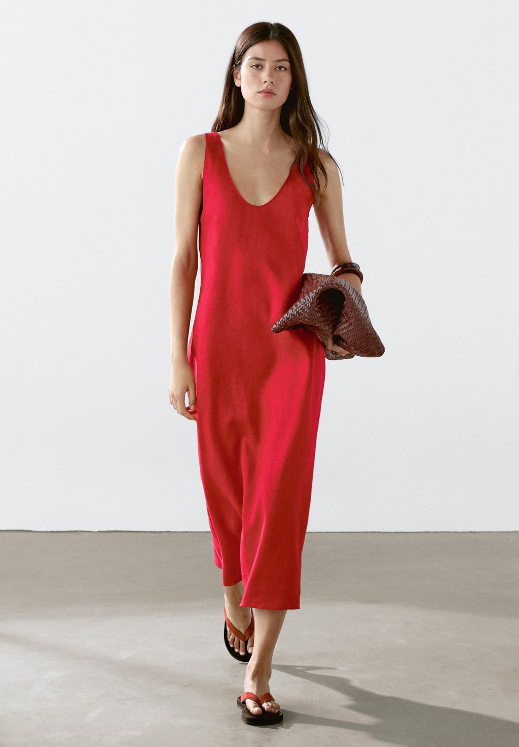 

Повседневное платье ROUND NECK MIDI Massimo Dutti, красный