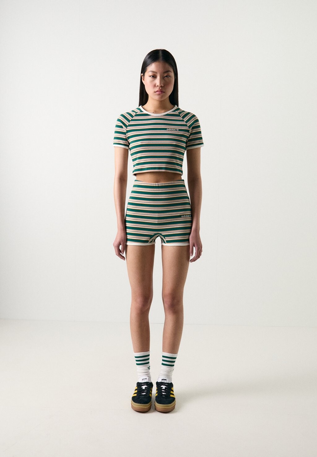 

Шорты adidas, разноцветный