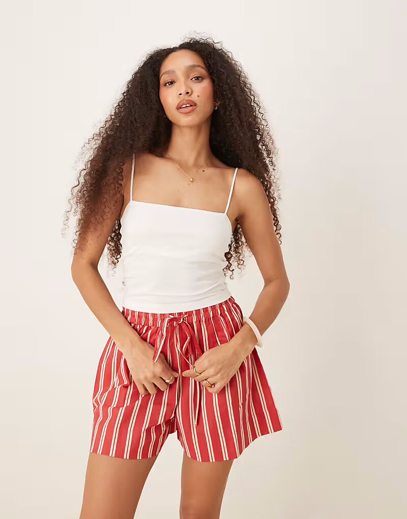 

Gina Tricot трикотажный топ-майка с бретельками белого цвета