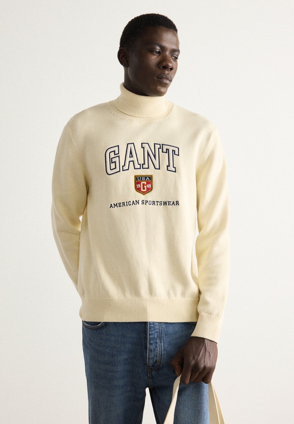 

Джемпер GRAPHIC TURTLENECK GANT, молочный