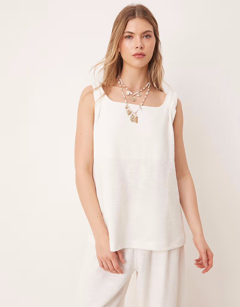 

Топ-трапеция ASOS DESIGN с квадратным вырезом и перекрученными бретелями из белого букле