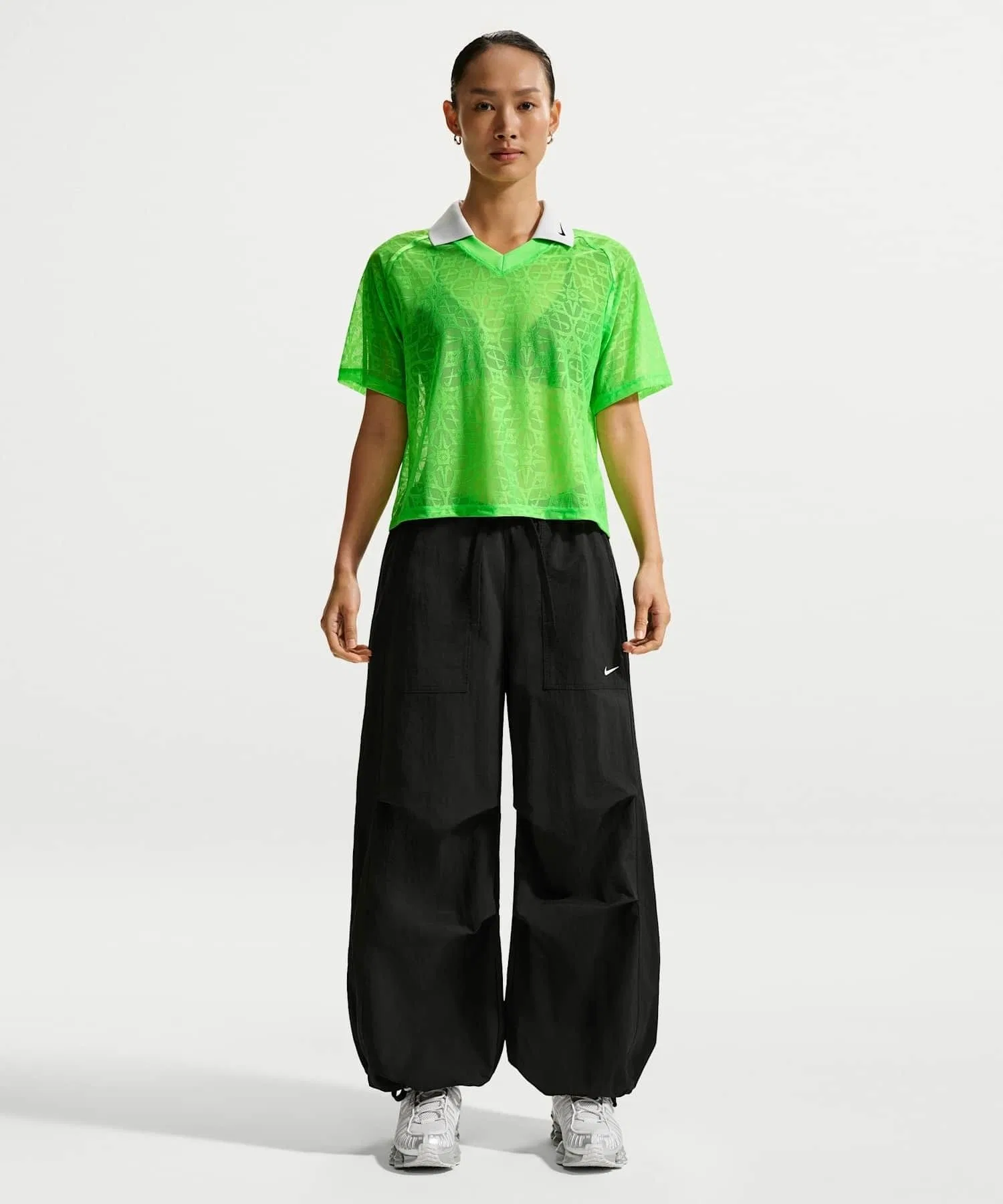 Женская свободная кружевная футболка-поло Nike Sportswear IF0521-398 Green Strike — фото 4
