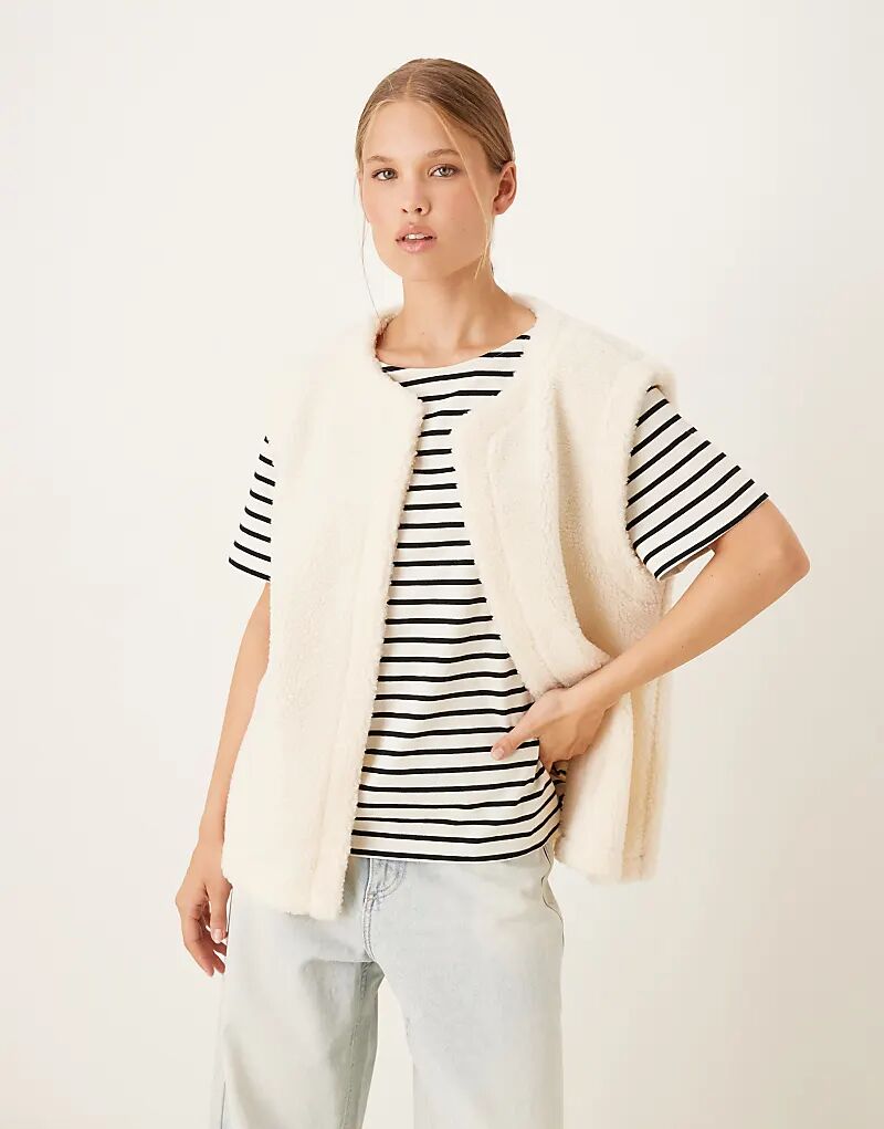 

Жилет из искусственного меха ASOS DESIGN кремового цвета