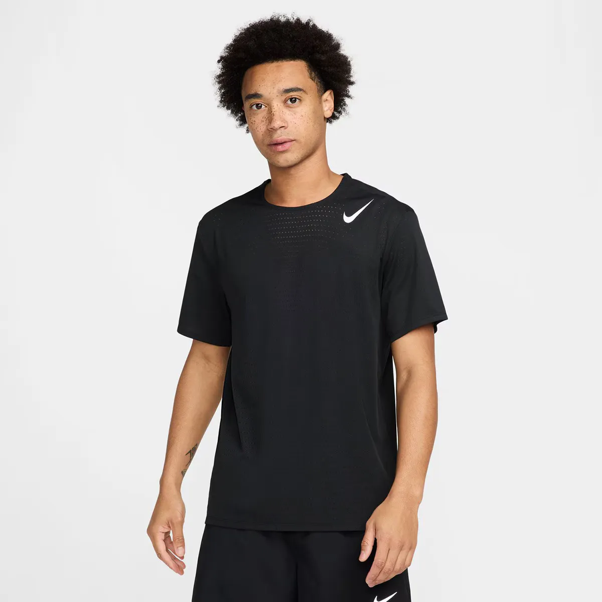 

Мужская футболка Nike Aeroswift, чёрный