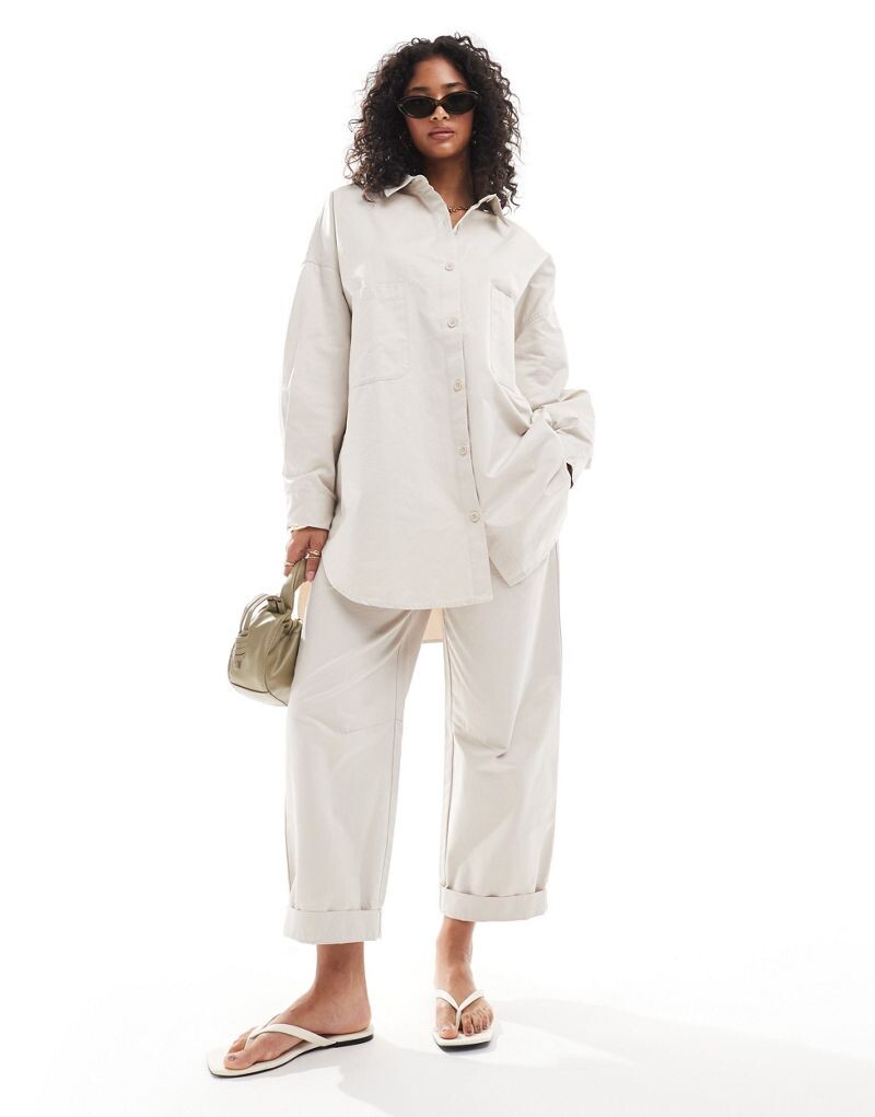 

Бежевая рубашка свободного кроя ASOS DESIGN