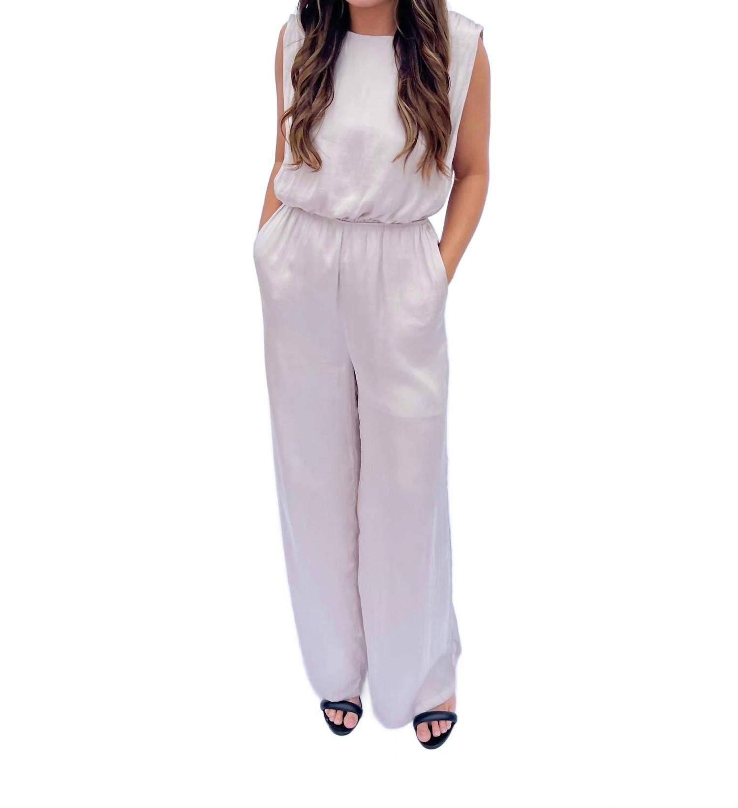 

Комбинезон Evelyn в белом цвете WISHLIST