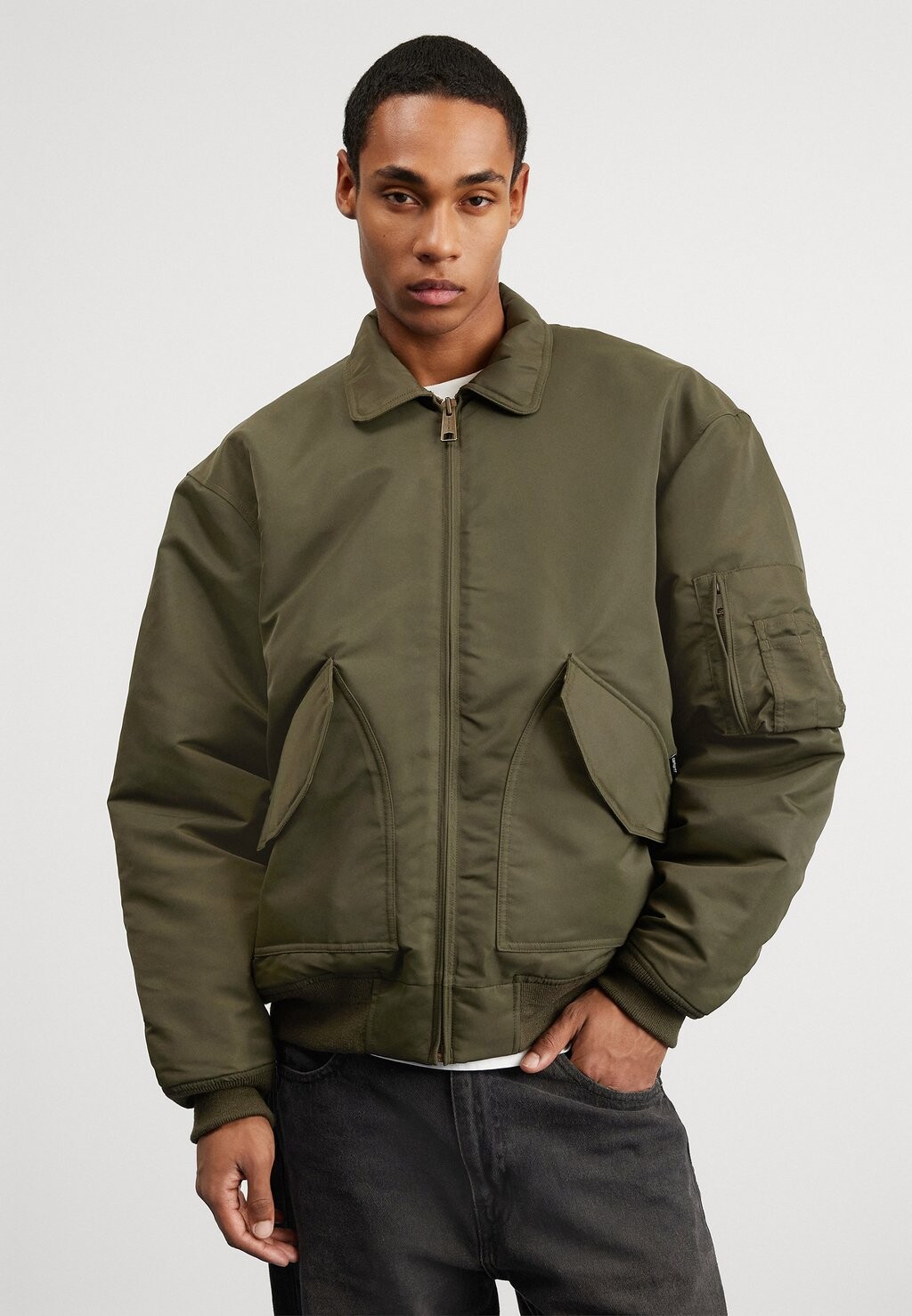 

Ветровка Carhartt WIP OLTEN, цвет plant / smoke green