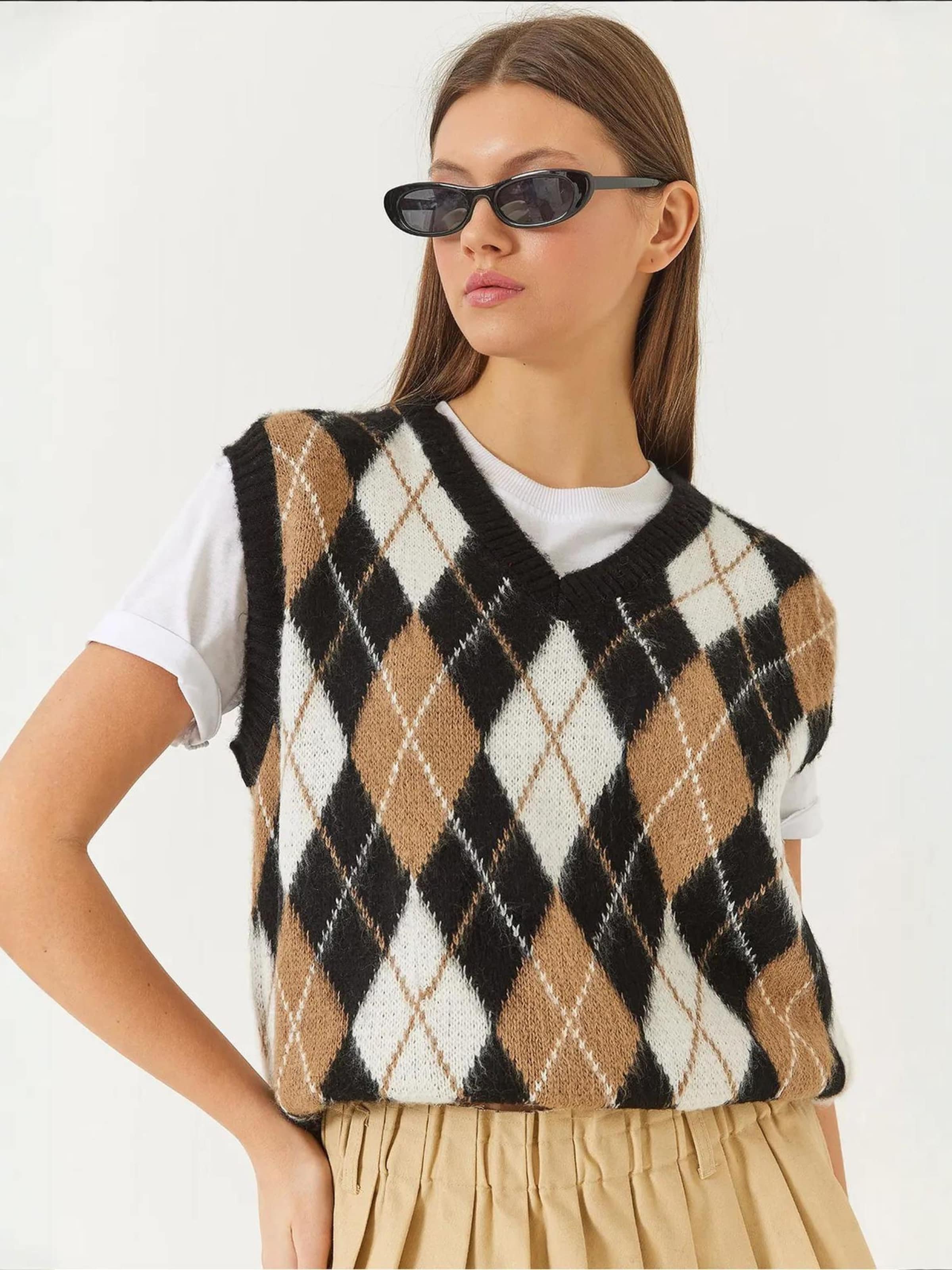 

Bianco Lucci Свитер в темно-бежевом и черном цветах