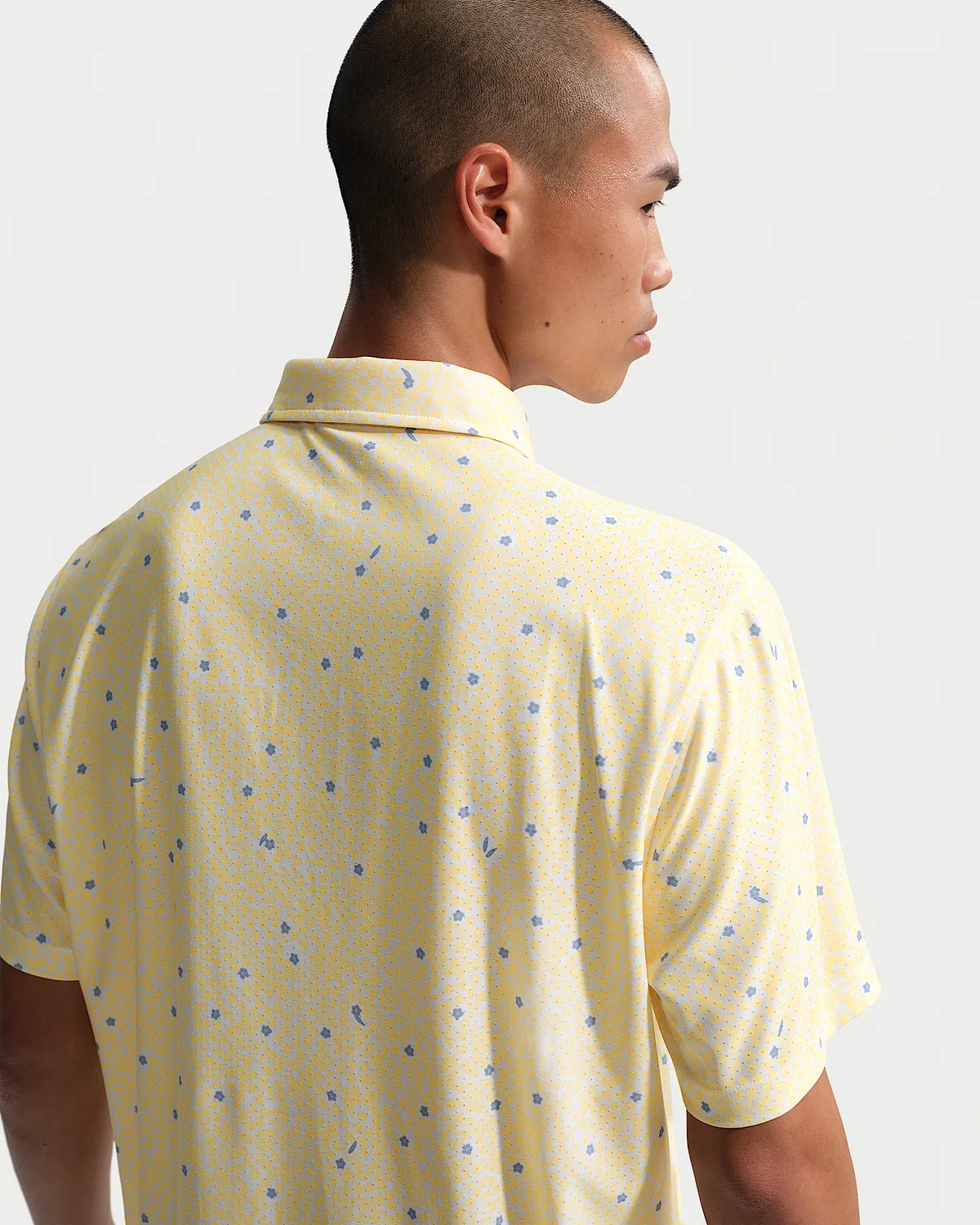 Мужское поло Nike Tailored Performance Dri-FIT Golf, Soft Yellow/Soft Yellow — фото 2