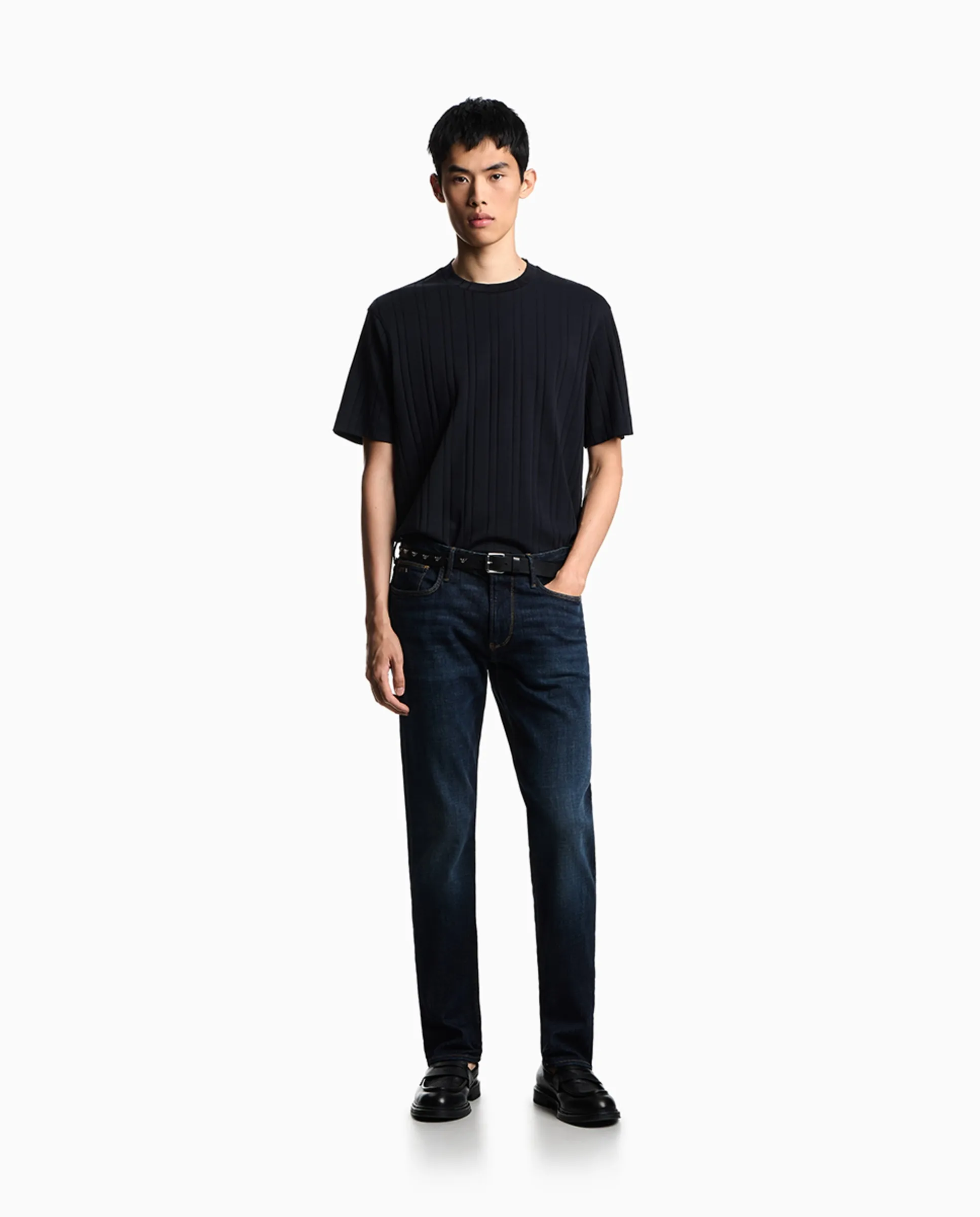 

Мужские джинсы J06 slim fit в темном дениме Emporio Armani, синий