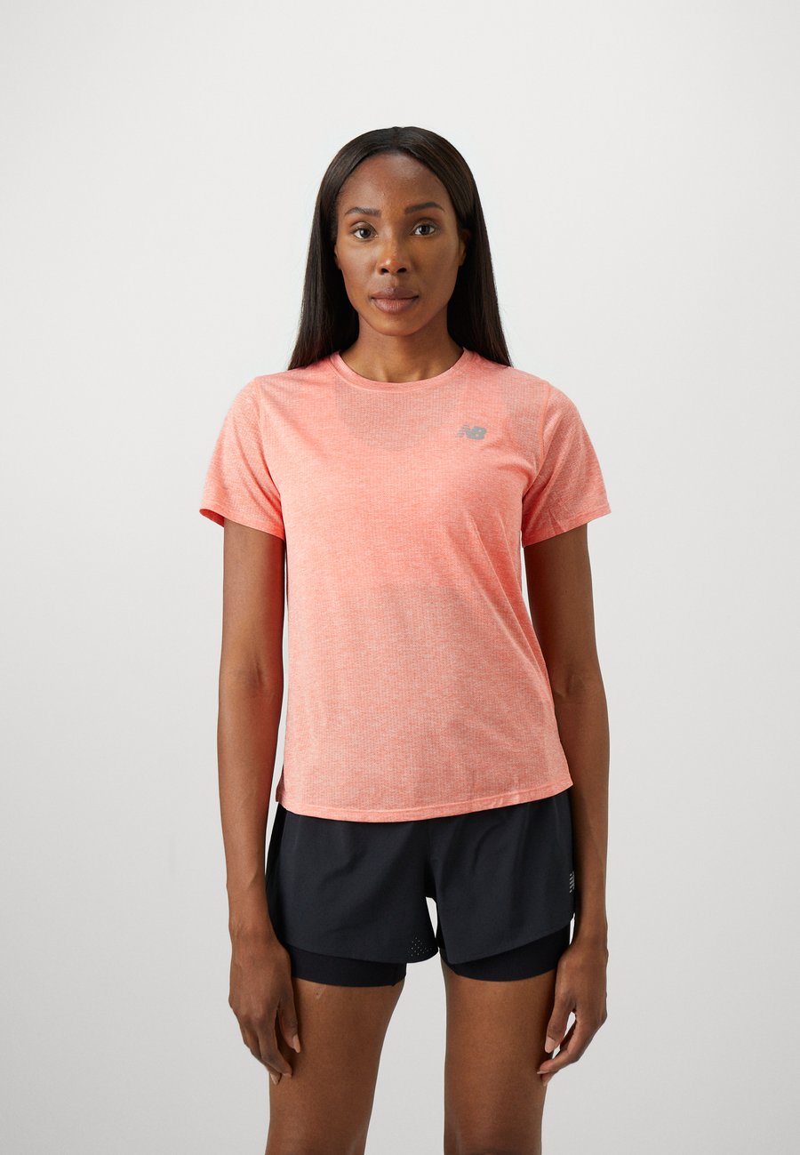 

Спортивная футболка New Balance ATHLETICS, Flare Heather/Red