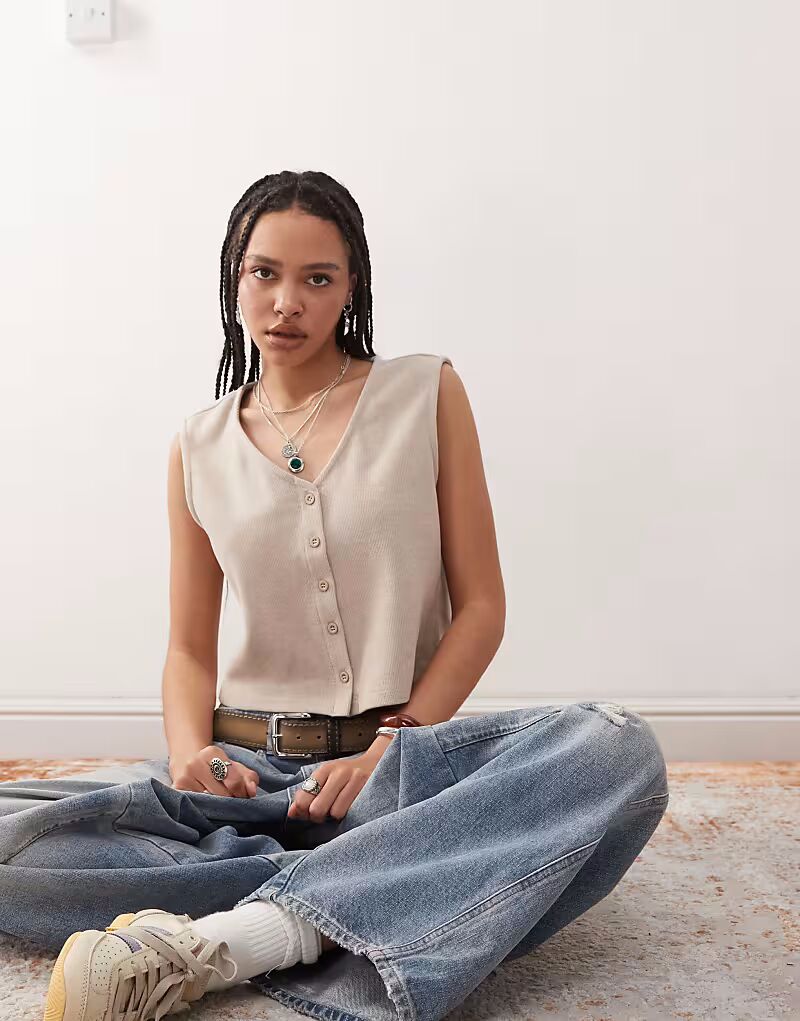 

Жилет из супермягкой ткани на пуговицах бежевого цвета Reclaimed Vintage