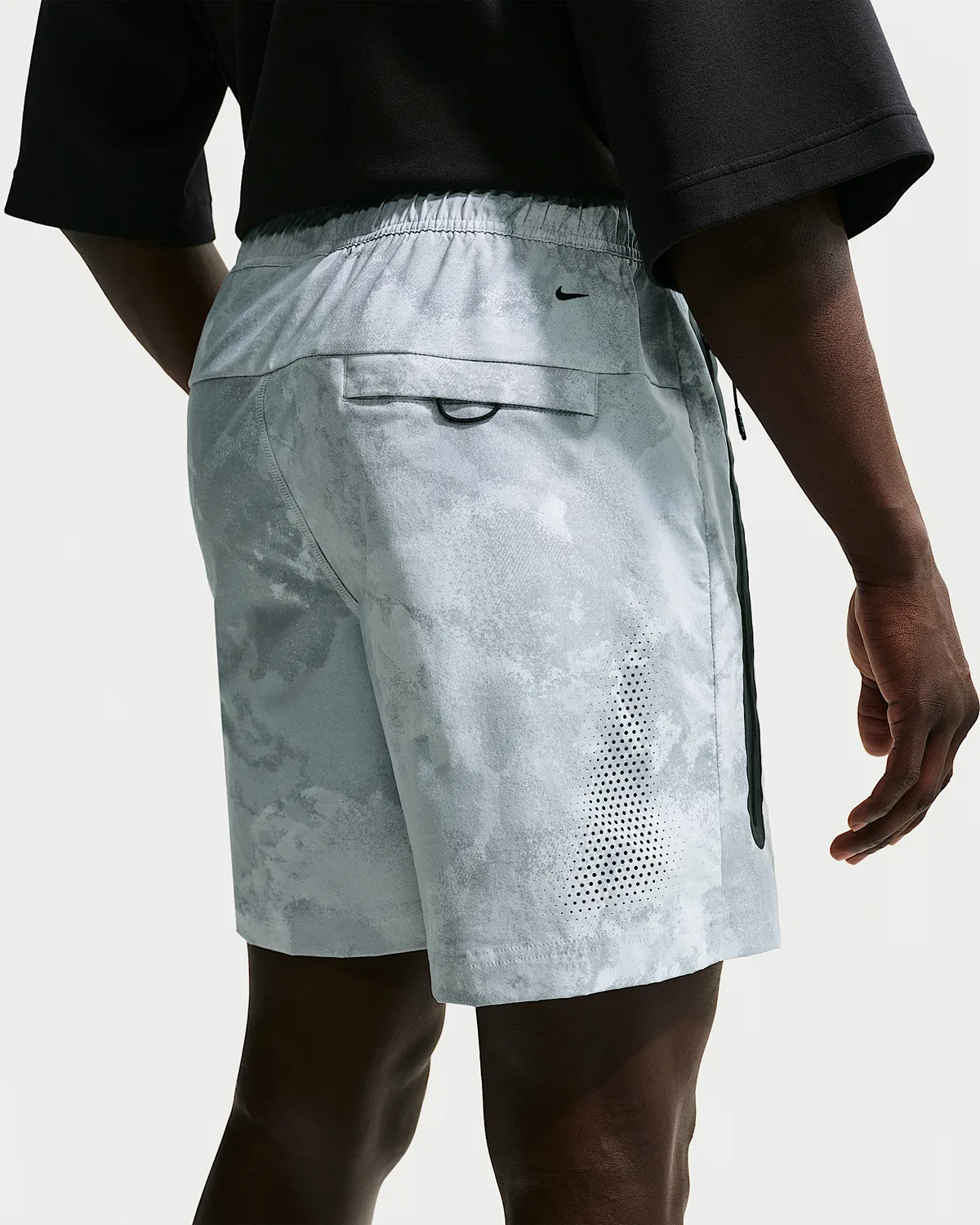 Мужские шорты Nike Tech Dri-FIT Woven, Pure Platinum/Black — фото 3