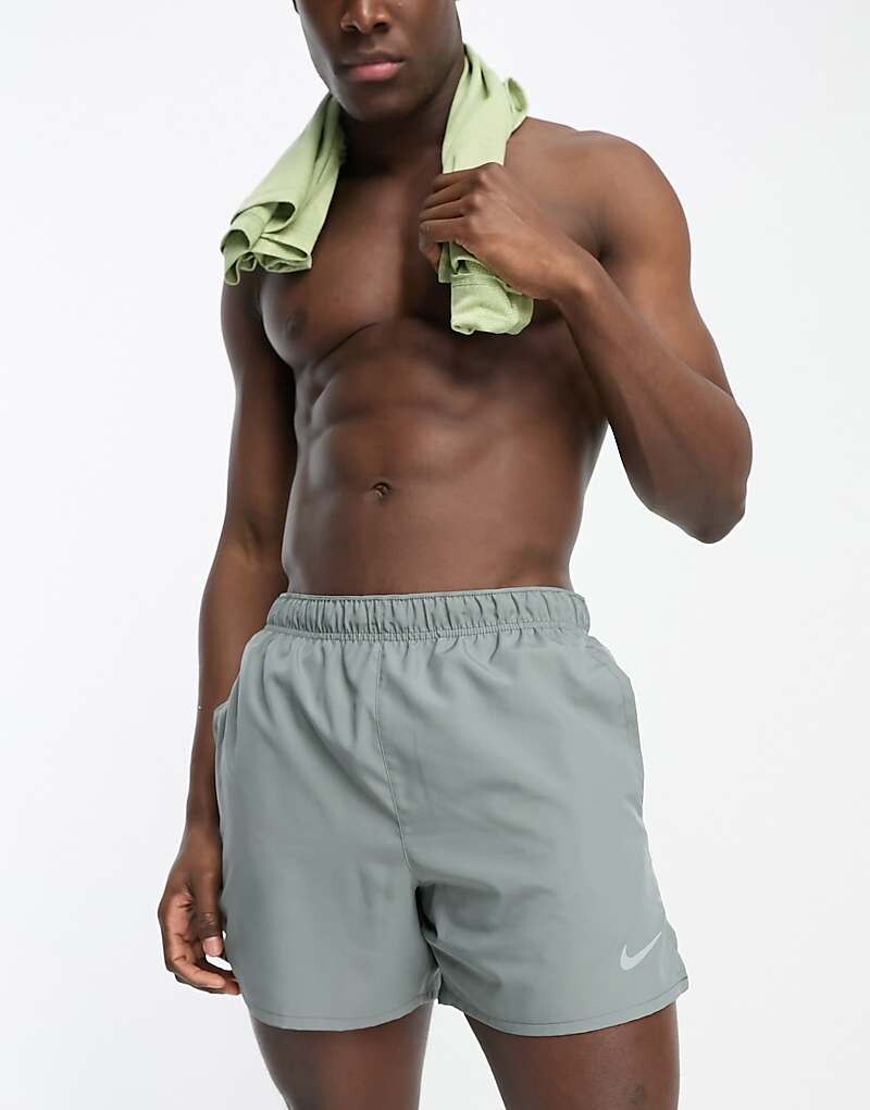 

Nike Running – Challenger Dri-FIT – серые шорты 5 дюймов