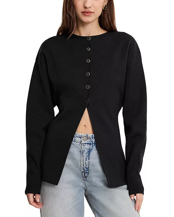 

Кардиган с рукавами, которые выглядят преувеличенно длинными. Good American, черный