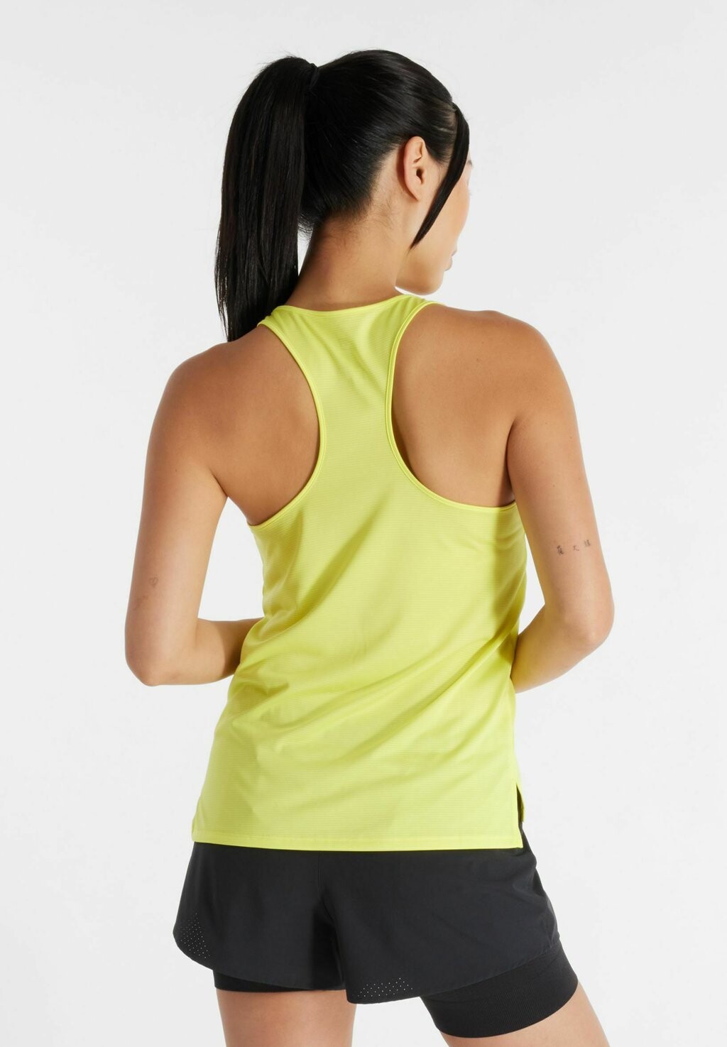 

Топ ESSENTIALS New Balance, желтый