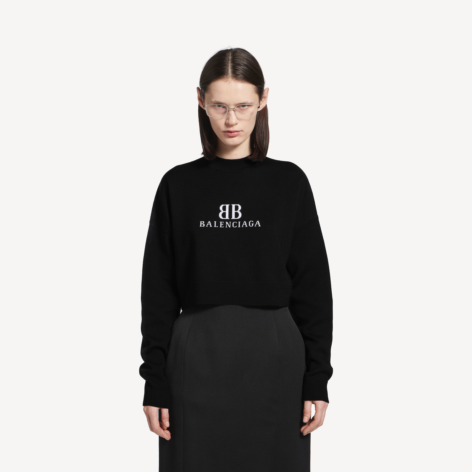 BALENCIAGA Женский укороченный свитшот черно-белого цвета — фото 4