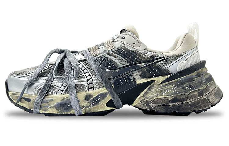 

Кроссовки для бега V2K Run женские с низким верхом серебристо-серые Nike