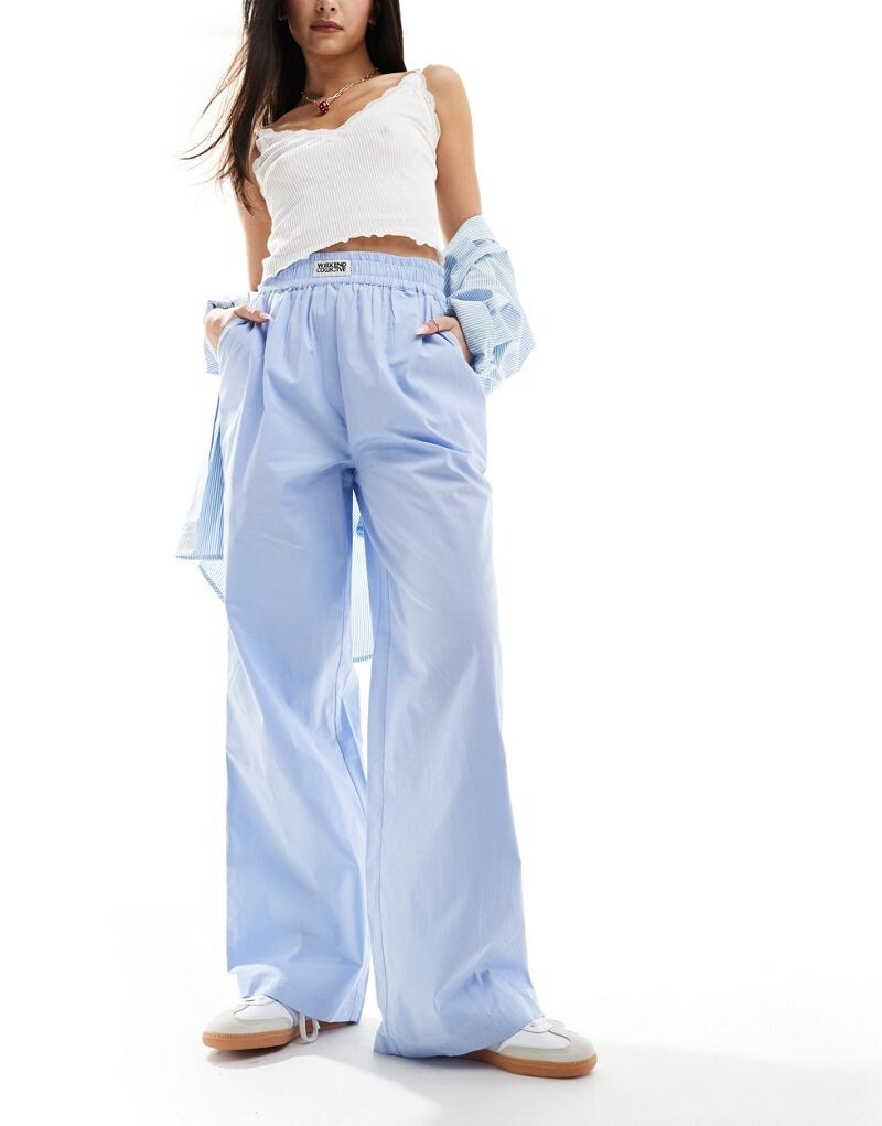 

Синие брюки из поплина с лейблом ASOS Weekend Collective