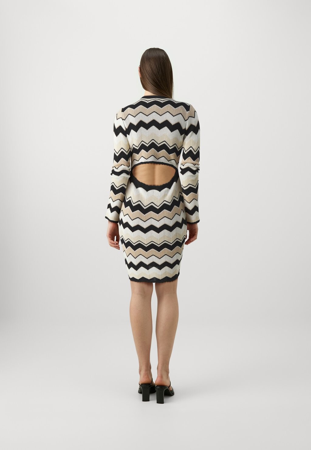 

Платье свободного кроя CHEVRON STRIPE JENNA DRESS Guess, черный