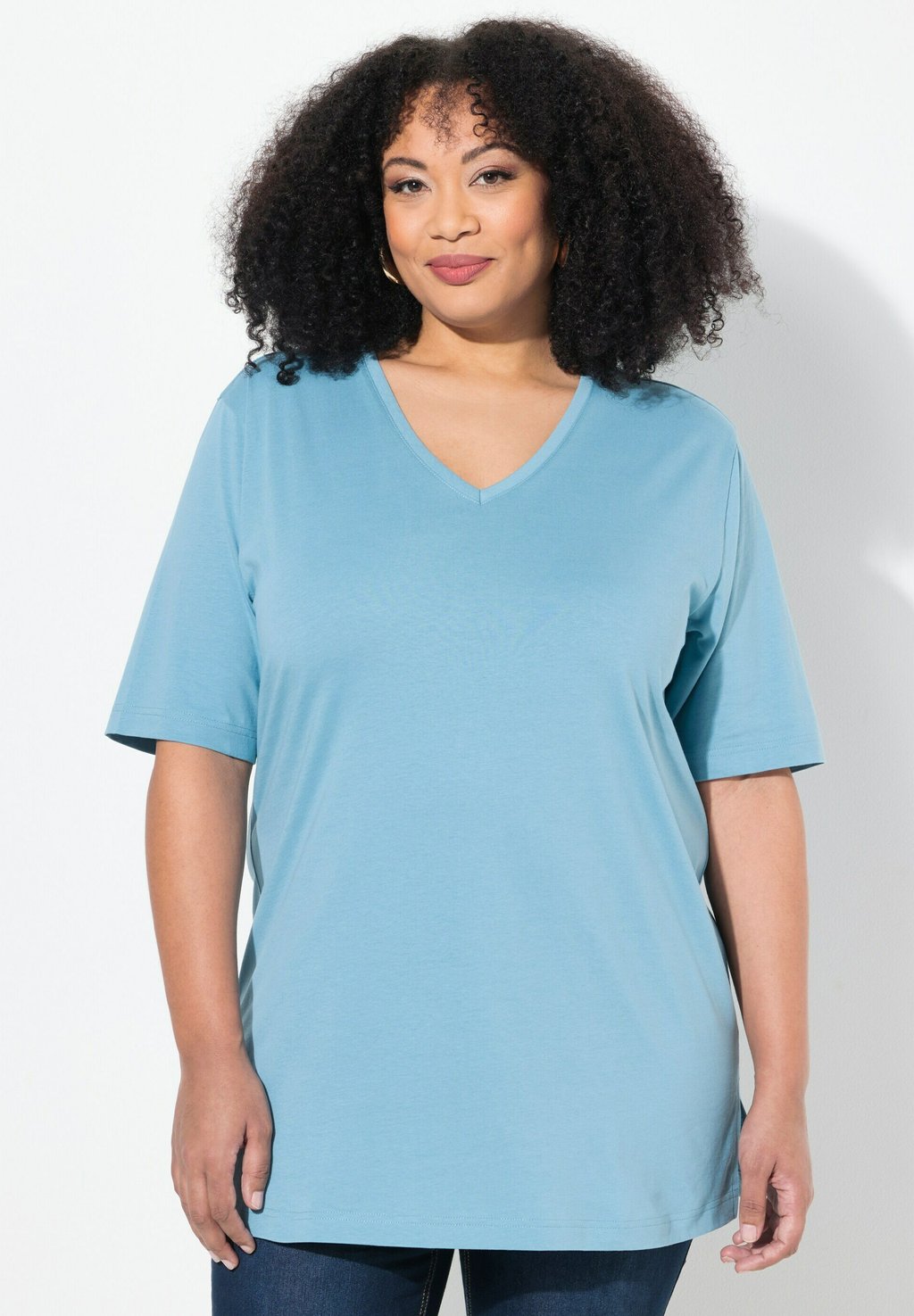 

Базовая футболка PLUS SIZE V NECK TEE Ulla Popken, светло-голубой