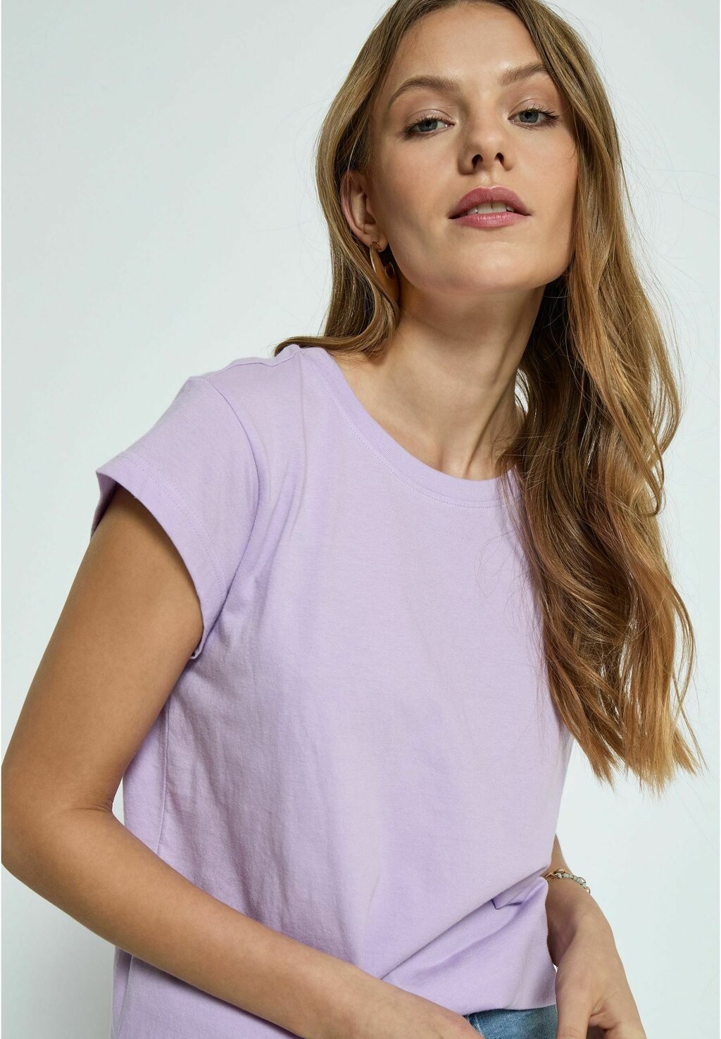 

Базовая футболка Trishia PEPPERCORN, лавандовый фиолетовый