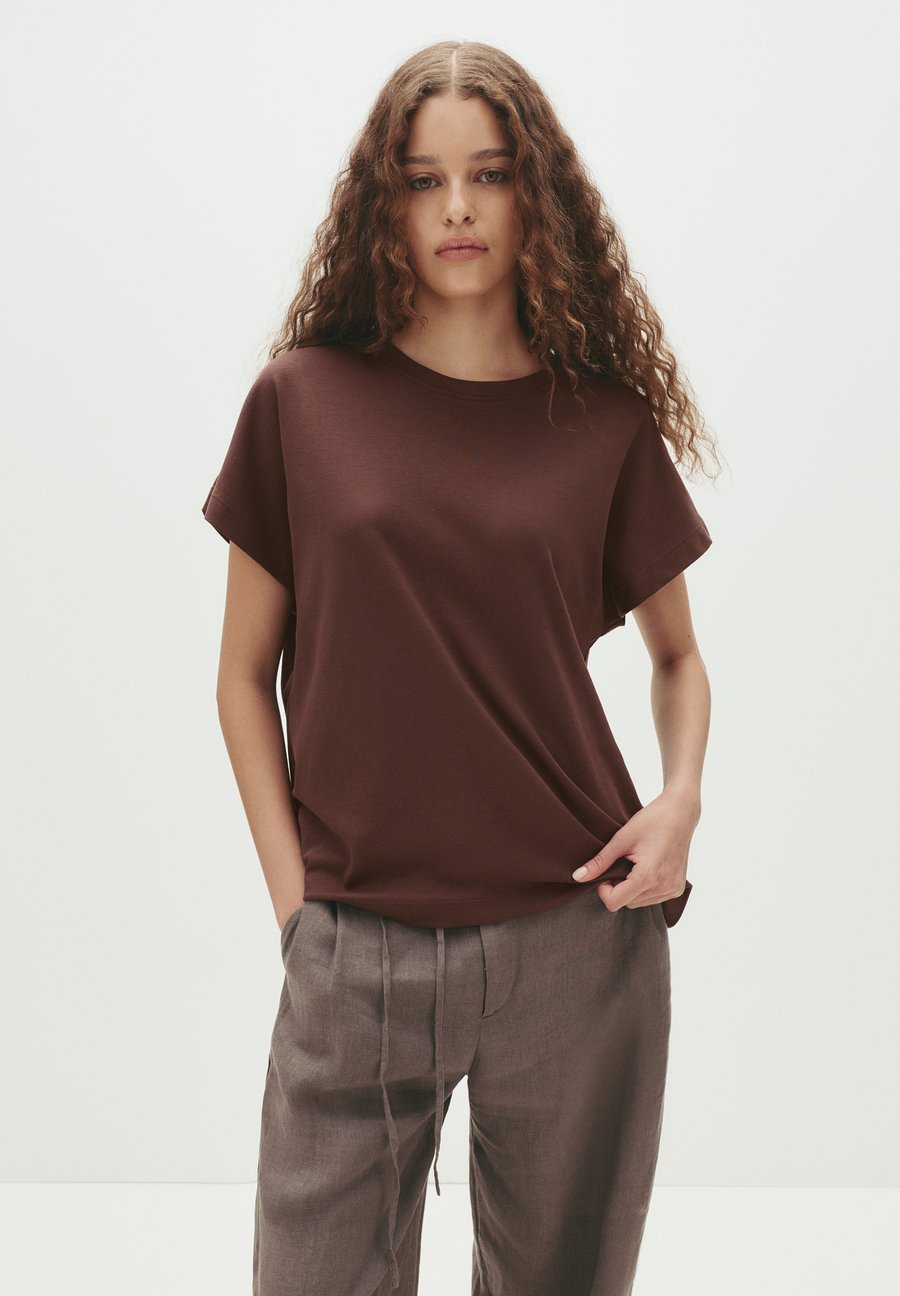 

Футболка PULL&BEAR SHORT SLEEVE, Brown